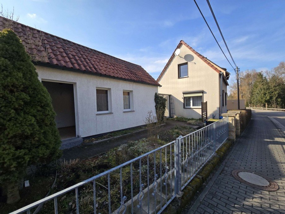 Blick ins Grundst�ck Einfamilienhaus Bannewitz