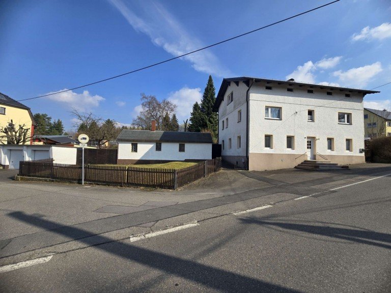 Au�enansicht Freiberg Zweifamilienhaus Platz f�r die gro�e Familie, Wohnen in 2. Generationen, Wohnen und Arbeiten - hier ist alles m�glich