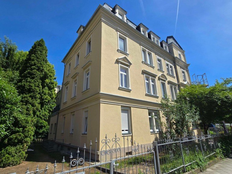 Au�enansicht Dresden Etagenwohnung Dach und Fassade neu, gro�z�giger und sonniger Grundriss, zwei Balkone, Esszimmer u. G�ste-WC***