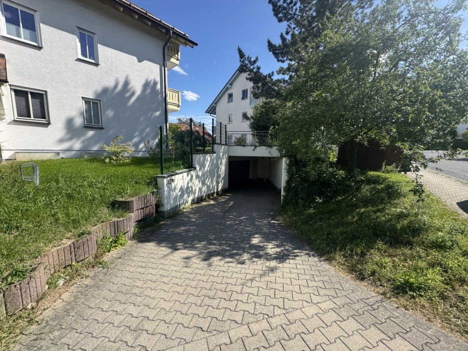 Tiefgarageneinfahrt Etagenwohnung Klingenberg